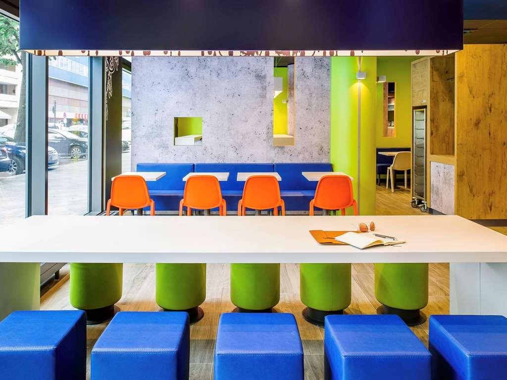 Ibis Budget Lyon Est Beynost Restoran gambar